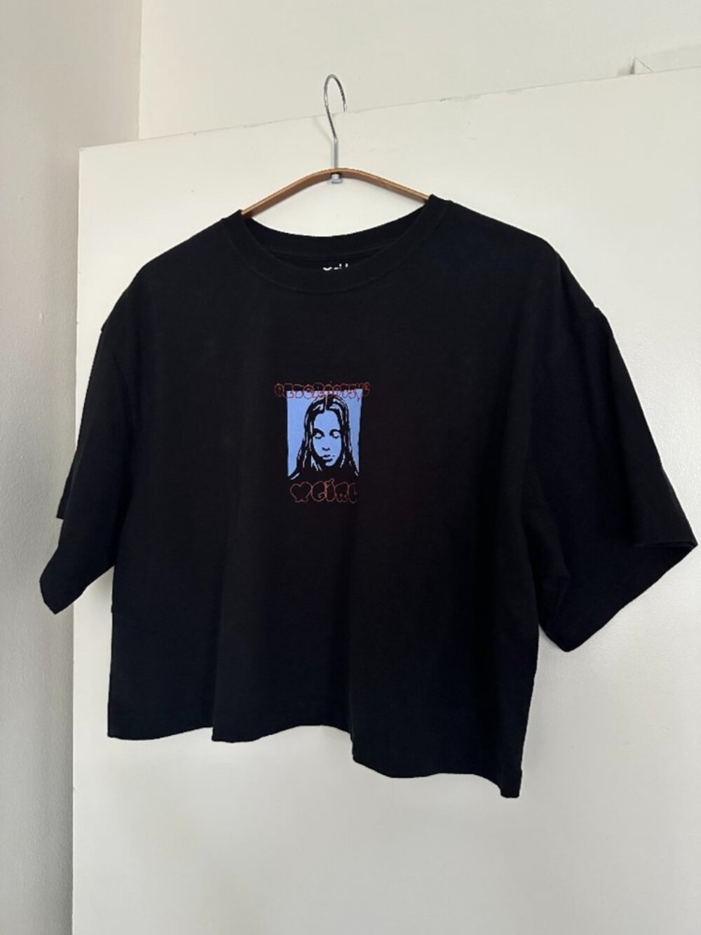 Black Cropped Graphic Tee with Blue Portrait